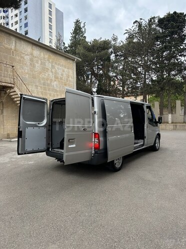 Ford Transit-10
