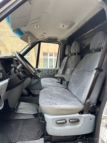 Ford Transit-19