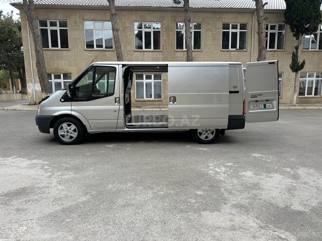 Ford Transit-6