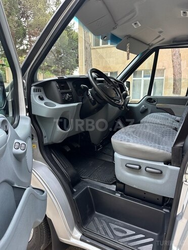 Ford Transit-20