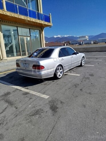 Mercedes E 320 2000, 422,555 km - 3.2 l - Zaqatala