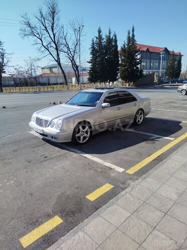 Mercedes E 320 2000, 422,555 km - 3.2 l - Zaqatala