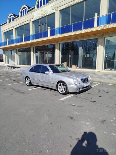 Mercedes E 320 2000, 422,555 km - 3.2 l - Zaqatala