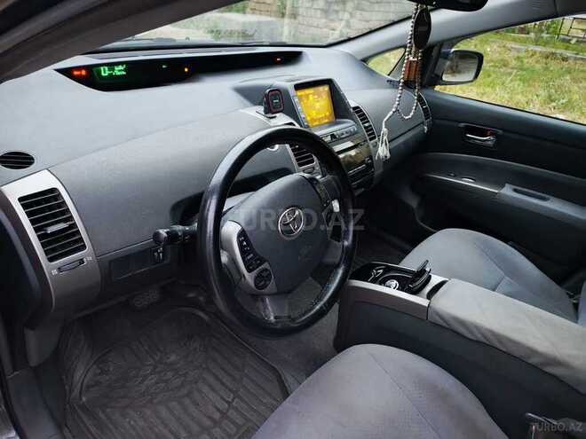 Toyota Prius-4