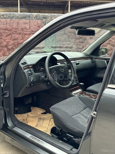 Mercedes E 220 d 2001, 380,000 km - 2.2 l - Saatlı