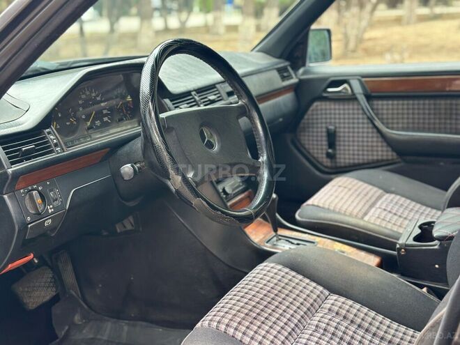 Mercedes E 200 1993, 347,000 km - 2.0 l - Sumqayıt
