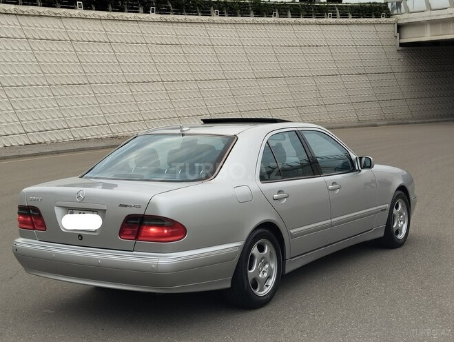 Mercedes E 320 2001, 240,000 km - 3.2 l - Bakı