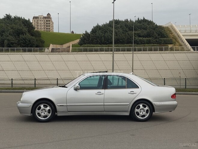 Mercedes E 320 2001, 240,000 km - 3.2 l - Bakı