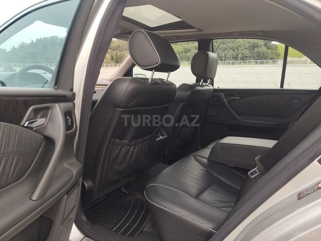 Mercedes E 320 2001, 240,000 km - 3.2 l - Bakı