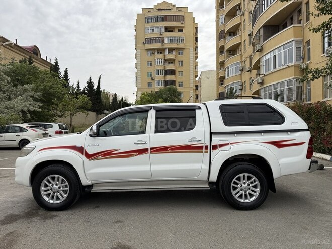 Toyota Hilux 2013, 185,600 km - 2.5 l - Bakı