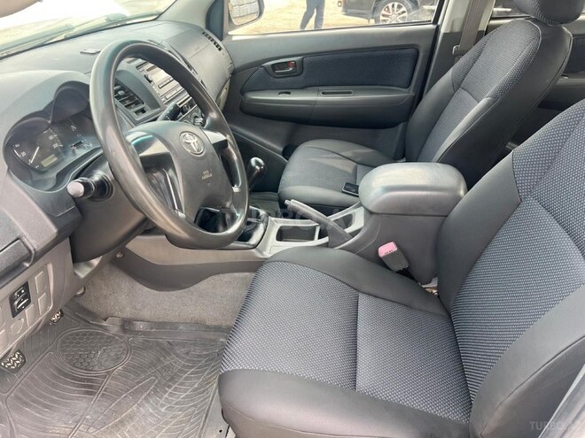 Toyota Hilux 2011, 274,000 km - 2.7 l - Bakı