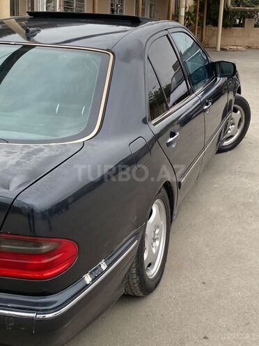 Mercedes E 240 1999, 302,313 km - 2.4 l - Bakı