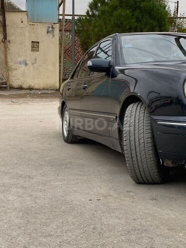 Mercedes E 240 1999, 302,313 km - 2.4 l - Bakı