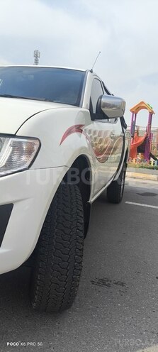 Mitsubishi L200 2015, 234,000 km - 2.5 l - Bakı