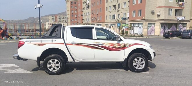 Mitsubishi L200 2015, 234,000 km - 2.5 l - Bakı