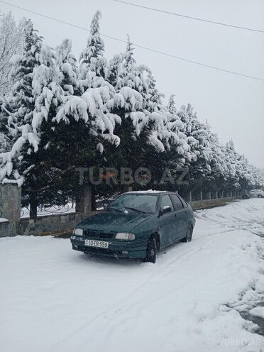 Volkswagen Polo 1995, 392,000 km - 1.6 l - Qax