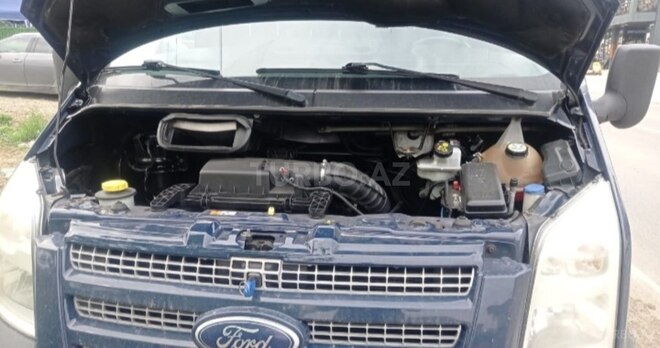 Ford Transit-12
