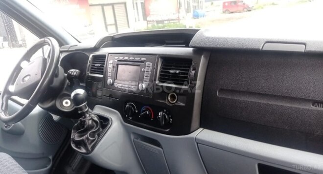 Ford Transit-9