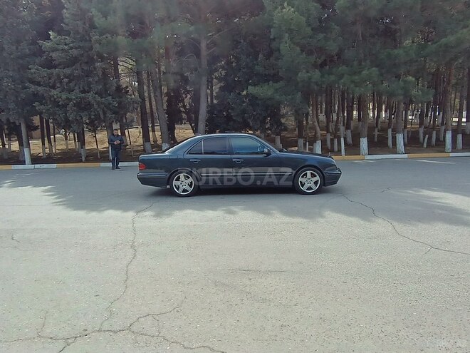 Mercedes E 220 d 1999, 522,000 km - 2.2 л - Sumqayıt
