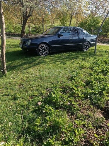 Mercedes E 220 d 1999, 522,000 km - 2.2 л - Sumqayıt