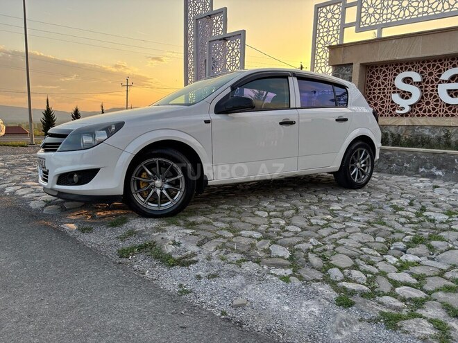Opel Astra 2009, 300,000 km - 1.4 l - Şəki