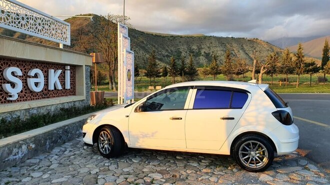 Opel Astra 2009, 300,000 km - 1.4 l - Şəki