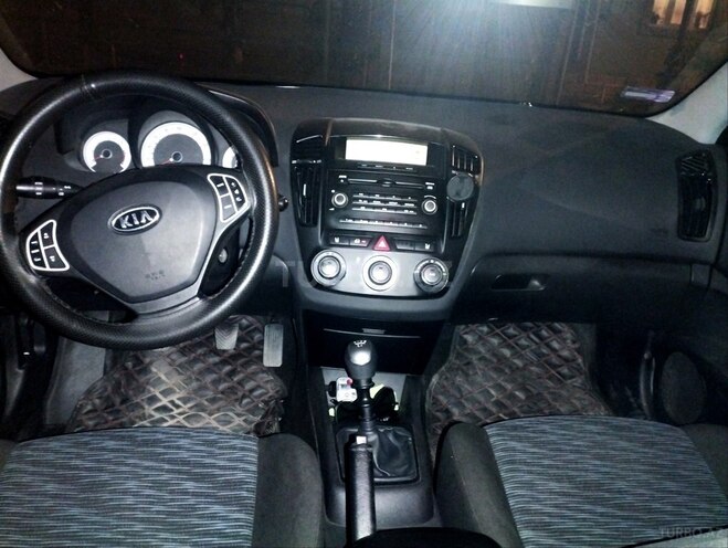 Kia Ceed 2009, 152,000 km - 1.6 л - Salyan