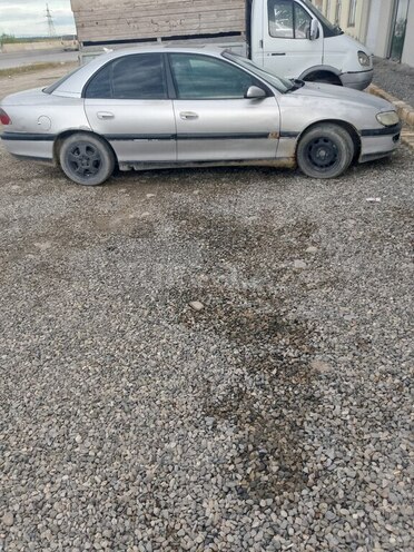 Opel Omega 1996, 525,421 km - 2.0 l - Ucar