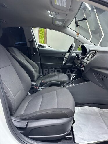Hyundai Accent 2017, 100,563 km - 1.6 л - Bakı