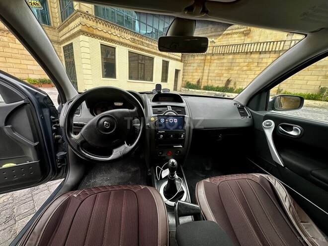 Renault Megane-13