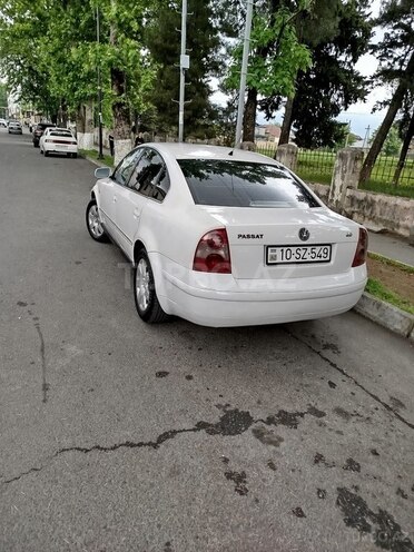 Volkswagen Passat 2002, 235,000 km - 2.0 l - Zaqatala