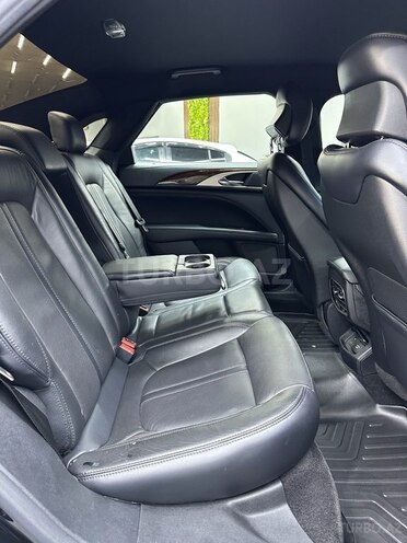 Lincoln MKZ-10