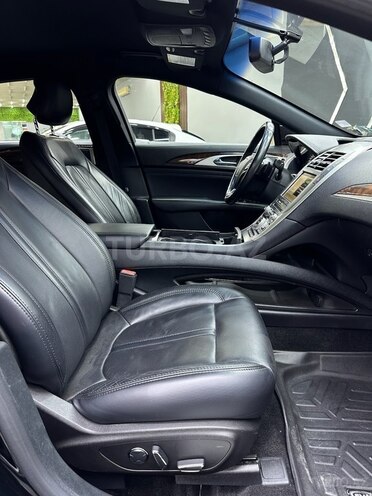 Lincoln MKZ-9