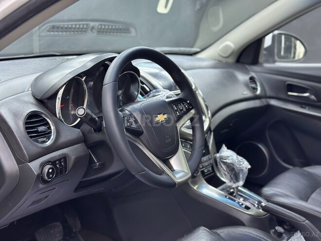 Chevrolet Cruze-13