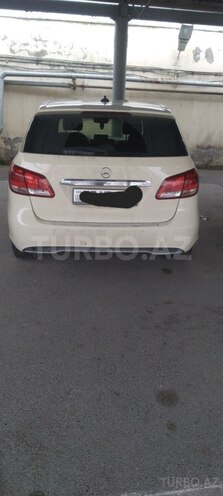 Mercedes B 180 2015, 326,000 km - 1.5 l - Bakı