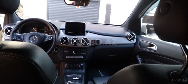 Mercedes B 180 2015, 326,000 km - 1.5 l - Bakı