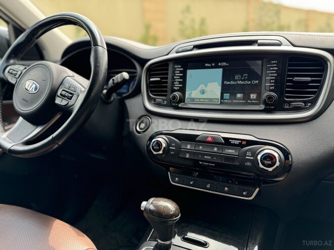 Kia Sorento-12