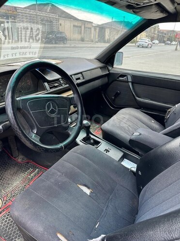 Mercedes E 200 d 1988, 355,000 km - 2.0 l - Bakı