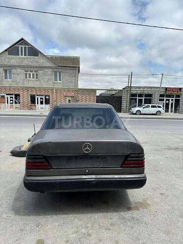 Mercedes E 200 d 1988, 355,000 km - 2.0 l - Bakı