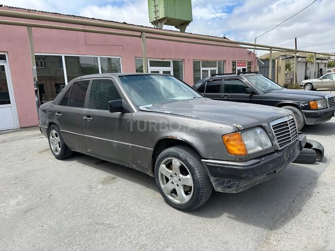 Mercedes E 200 d 1988, 355,000 km - 2.0 l - Bakı