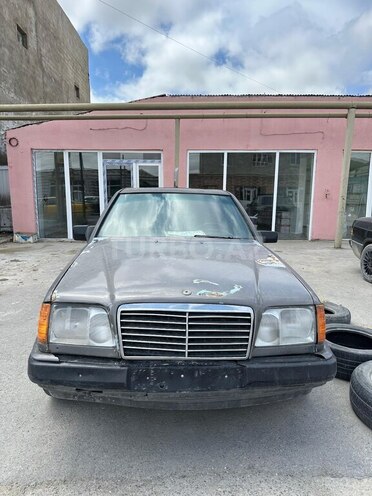 Mercedes E 200 d 1988, 355,000 km - 2.0 l - Bakı