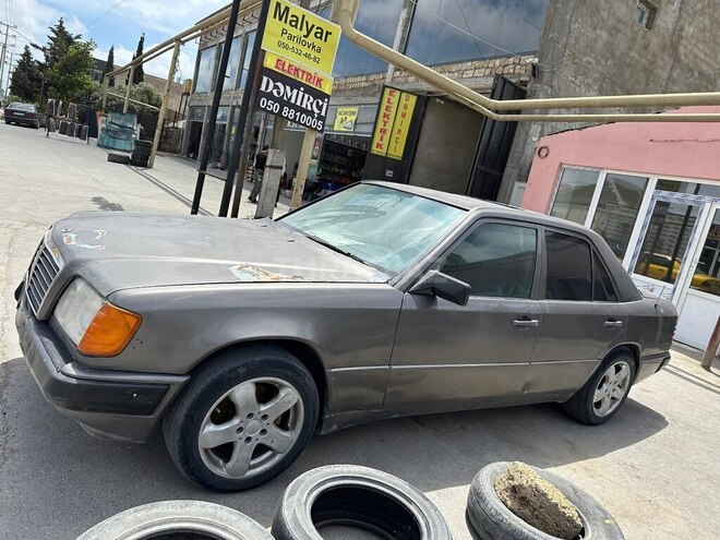 Mercedes E 200 d 1988, 355,000 km - 2.0 l - Bakı