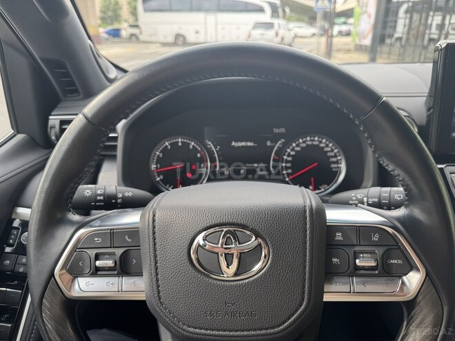 Toyota Land Cruiser-6