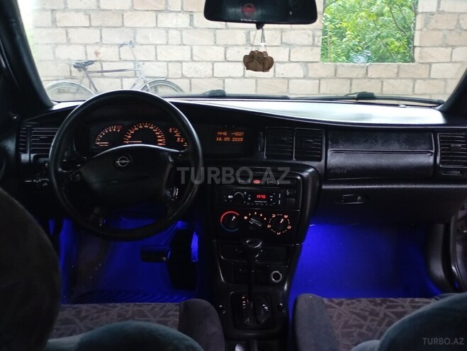Opel Vectra 1997, 249,289 km - 1.6 l - Xaçmaz