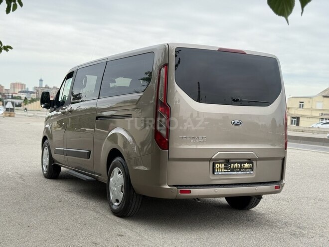 Ford Tourneo Custom-4