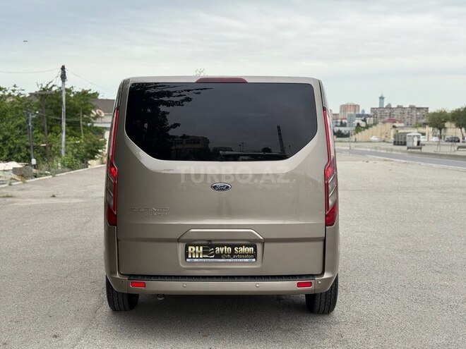 Ford Tourneo Custom-5