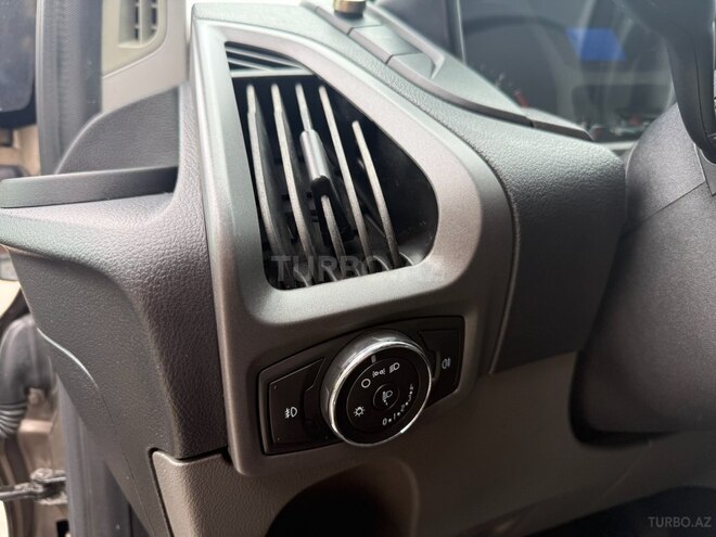 Ford Tourneo Custom-19