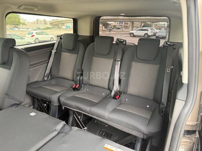 Ford Tourneo Custom-11