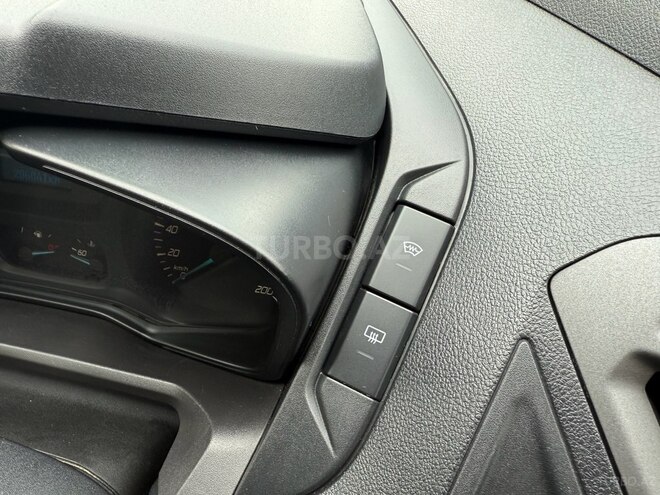 Ford Tourneo Custom-18