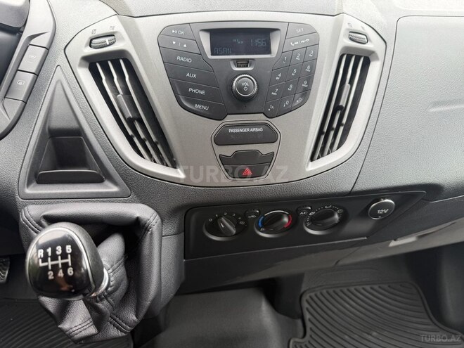 Ford Tourneo Custom-17